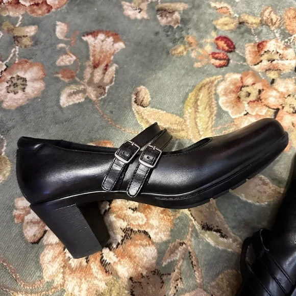 Clark Bendables Black Leather Shoes - Picture 4 of 5